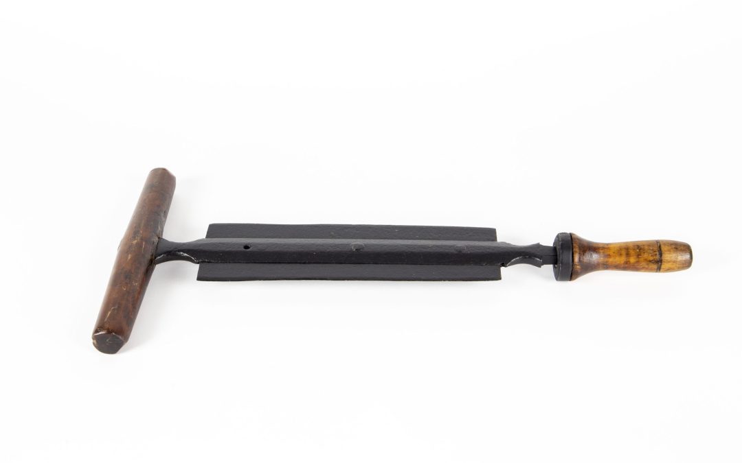 Nož z dvema reziloma za struganje – falcanje (tanjšanje usnja)