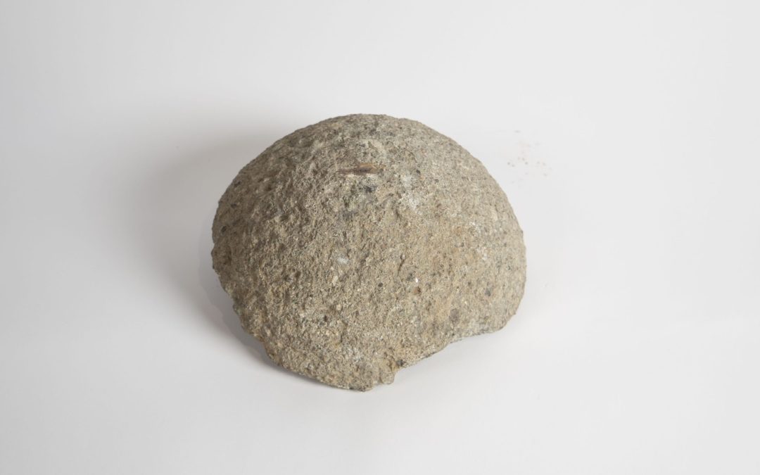 Klesana kamnita krogla